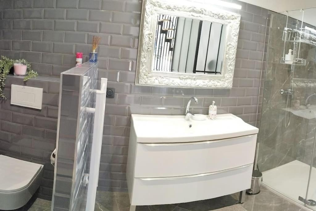 Appartement Proche Aeroport & Indret 布格奈斯 外观 照片